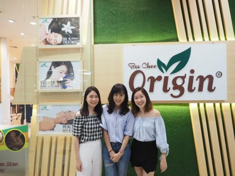 The two lovely sisters and myself at Bee Choo Siam Square One