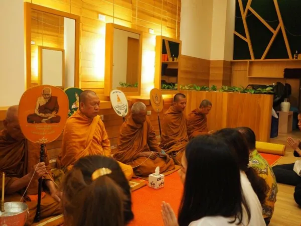 ทำบุญเปิดร้านสาขาสยามสแควร์วัน — photo 7