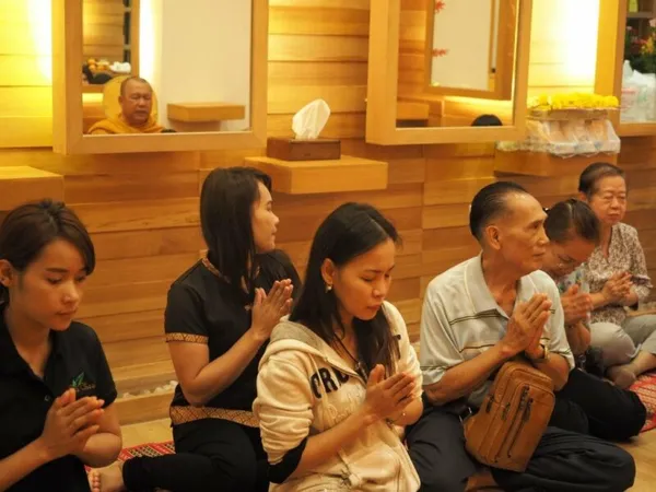 ทำบุญเปิดร้านสาขาสยามสแควร์วัน — photo 9